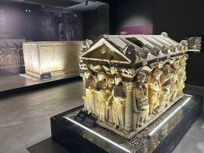 Archaeologists uncover 2,500-year-old love message in sarcophagus in Iznik