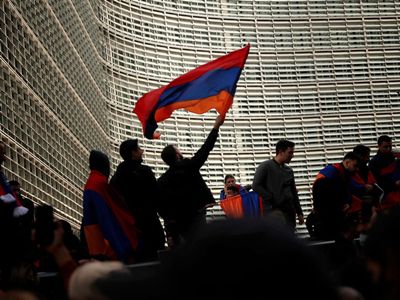 Armenian youth demonstrates in front of Foreign Ministry in Paris to demand opening of Lachin corridor