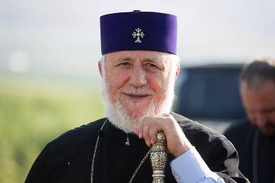 «Ժողովուրդ». Ինչ քայլեր է անում Կաթողիկոսը՝ Արցախի շրջափակման օրերին