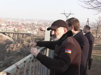 Пашинян в Аштараке ознакомился с ходом работ по благоустройству городского парка имени Комитаса