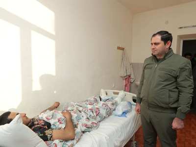 Armenian Defense Minister visits servicemen injured in fire