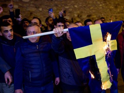 Turks protest, for 2nd day, Quran-burning in Sweden