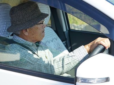Japanese reduce number of accidents by taking away licenses from elderly drivers in dementia