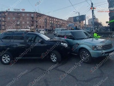 В Ереване попал в ДТП служебный автомобиль секретаря Совета безопасности