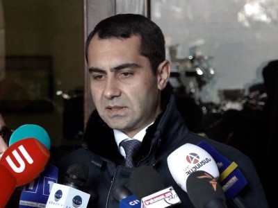 Губернатор Гегаркуникской области отказался отвечать на вопрос о трагическом пожаре в селе Азат и гибели военнослужащих