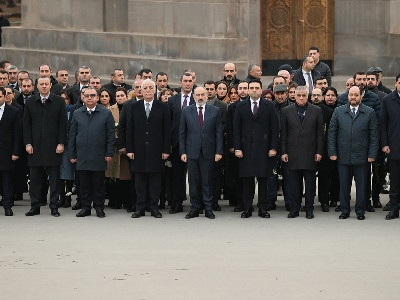 Armenia senior officials, led by PM, visit Yerevan military pantheon
