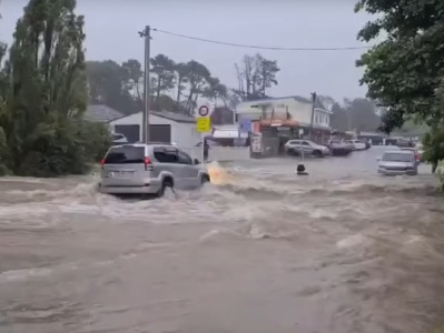 New Zealand is shaken by floods and landslides for a third day