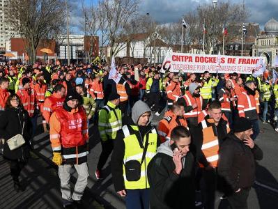French trade unions call for new protests on February 7 and 11