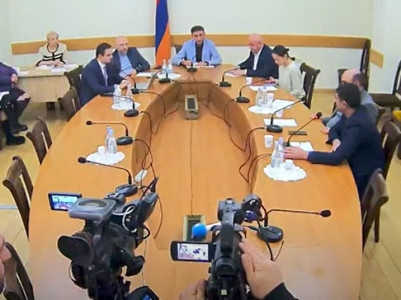 Երբ ձեզ ձեռ ա տվել, դակել եք ձեր բերած օրենքները, ե՞րբ եք նայել ընդդիմության այս կամ այն առաջարկին. Սիմոնյանը՝ Թունյանին