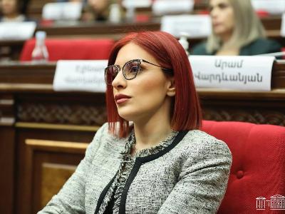 Разъяснение депутата: Почему экс-министр обороны Армении не присутствует на заседании парламента?
