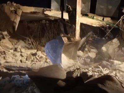 Infant tied by umbilical cord to its dead mother is pulled out of rubble in Syria
