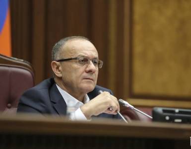 «Грапарак»: Кто из фракции правящей партии не участвовал в голосовании за лишение Оганяна неприкосновенности?