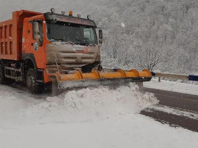 Ապարանի տարածքով անցնող հատվածում ձնամաքրման աշխատանքներ կատարելիս ձյունը լցվել է երթեւեկելի հատված եւ խցանում առաջացրել