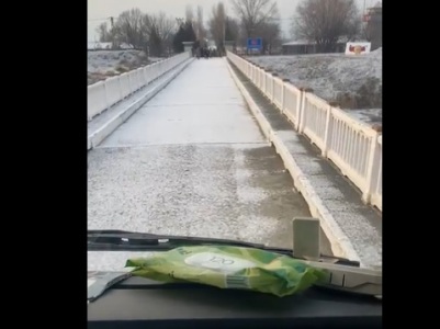 Armenia humanitarian aid sent to Turkey crosses both countries’ border on Margara bridge (VIDEO)