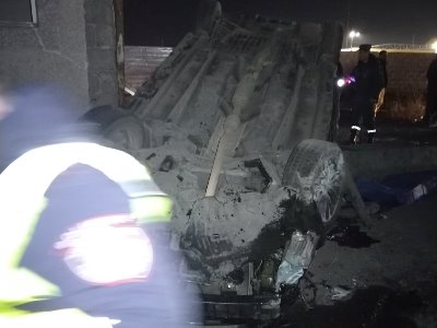 На автодороге Ереван-Ерасх автомобиль врезался в стену поста дорожной полиции: есть жертва