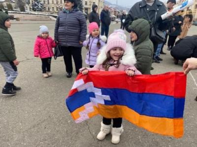 Молодые матери провели мирную акцию в Степанакерте