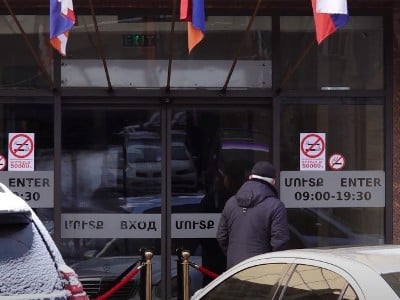 Ярмарка «Рынок золота» в центре Еревана возобновила свою работу