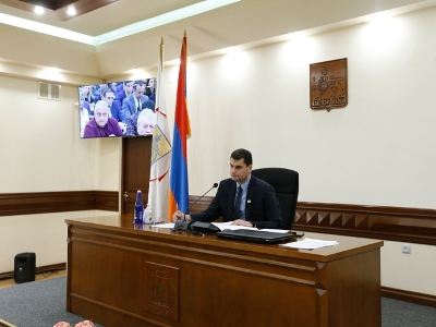 Պետք չի մենակ էն կանգառները փոշեներկել, որտեղ ես եմ բնակվում. բոլոր տեղերը ես բնակվում եմ. քաղաքապետ