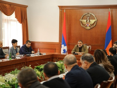 Վստահ եմ՝ մեր առջև ծառացած բոլոր խնդիրները լուծելի են. Ռուբեն Վարդանյանը աշխատանքային խորհրդակցություն է անցկացրել
