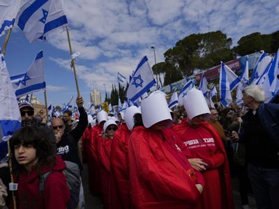 Tens of thousands of residents of Jerusalem and Tel Aviv protest Netanyahu's judicial reforms