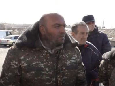 Выселенный на мороз жилец бывшего здания Минобороны Армении: Нам некуда идти