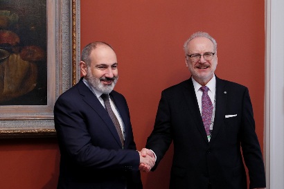 Armenian PM and Latvian President discuss Karabakh issue
