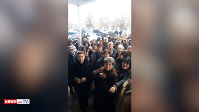 Վարդենիսի տուն-ինտերնատի 3 աշխատակիցներ ազատ են արձակվել. Քաղաքացիները այս պահին բողոքի ակցիա են անցկացնում դատարանի մոտ