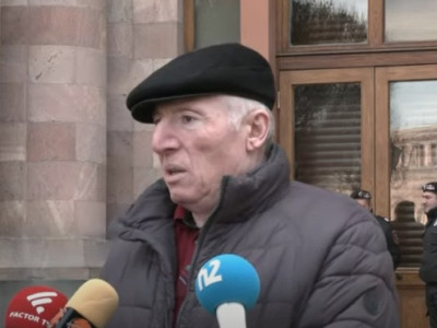 Жители ереванского квартала Фирдоуси провели акцию протеста у здания Правительства Армении