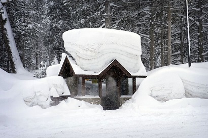 Powerful winter storm hits California: flooding possible
