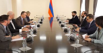 Мирзоян и Клаар обсудили гуманитарную ситуацию в Нагорном Карабахе