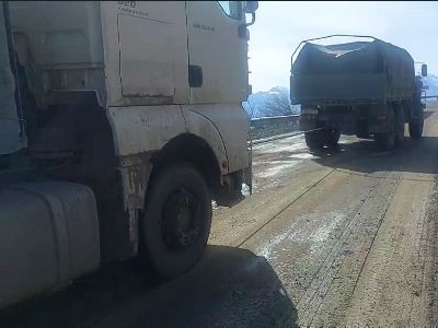 Վերին Խոտանան գյուղի վերջնամասում ավտոցիստեռնից դիզելային վառելիք է թափվել ճանապարհին. բեռնատարներ են արգելափակվել