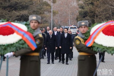 Armenia top officials pay tribute to Sumgait pogrom casualties