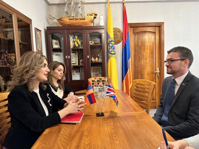Բրիտանիայի դեսպան Գալագերը Էջմիածնի քաղաքապետի հետ քննարկել է ՄԹ-ում հայ համայնքի հետ ծրագրերի մշակման հեռանկարները