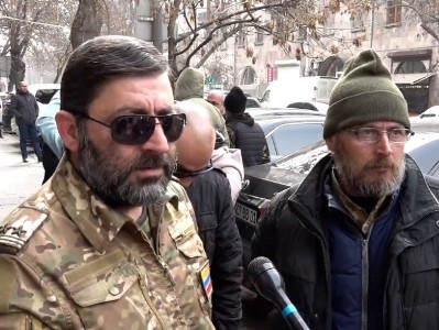Протестующий: В случае отказа от встречи с нами к зданию КГД Армении придут сотни человек