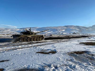 Военнослужащие ЮВО в Армении выполнили огневые упражнения стрельб из вооружения современных танков Т-72Б