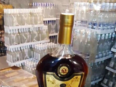 ՊԵԿ-ը բացահայտել է Երևանում կեղծ ակցիզային դրոշմանիշերով դրոշմավորված կեղծ օղիների և կոնյակների արտադրություն