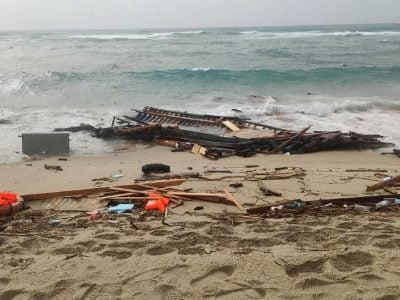 Italian police arrest one Turk and two Pakistanis in connection with migrant shipwreck