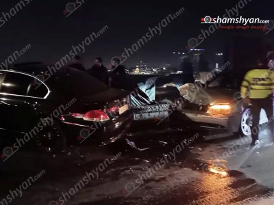 Ծիծեռնակաբերդի խճուղում բախվել են BMW-ները, ապա դուրս եկել երթևեկելի գոտուց․ Shamshyan.com