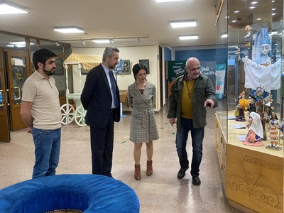 ՀՀ ԿԳՄՍ նախարարը ծանոթացել է տիկնիկային թատրոնում իրականացված բարեփոխումների ծրագրին