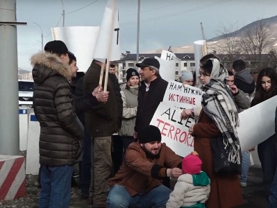 Some Karabakh residents protesting at main entrance of Russian peacekeepers’ deployment