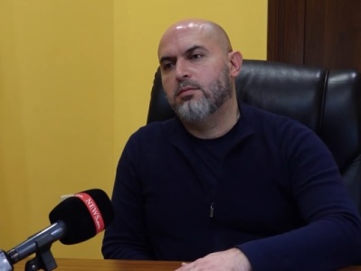 Կլաարը դիտավորյալ լսեցնում է՝ Նիկոլ, քո խոստումները պետք է հիմա անես, թե չէ, տես, ես խայծը արդեն գցում եմ. Աշոտյան