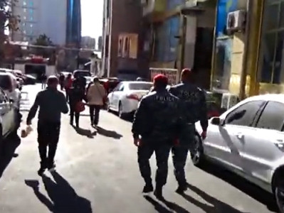 В Ереване произошла потасовка между торговцами, полицейскими и сотрудниками мэрии