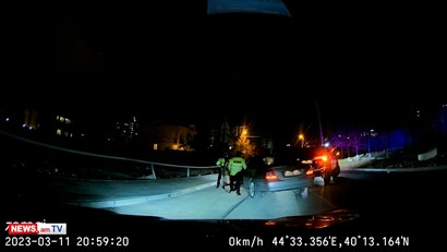 Адвокат: Патрульные резко остановили автомобиль экс-депутата Петросяна и пытались вывести его из машины