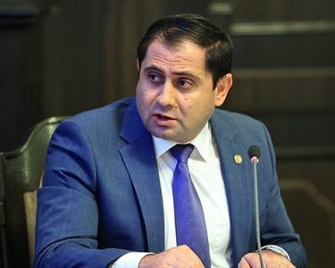 Министр обороны Армении прокомментировал резонансное заявление Пашиняна о пятой колонне в армии