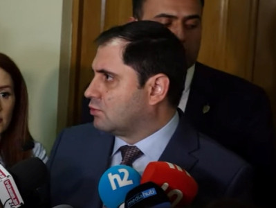 Իմ ու Անդրանիկ Քոչարյանի միջև սև կատու անցկացնելը լավ գործ չէ. Պապիկյանը՝ լրագրողներին