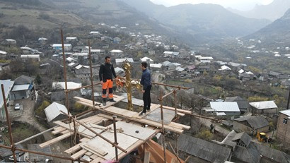 Սահմանապահ Այգեձորում օծվեց նորակառույց եկեղեցու խաչը