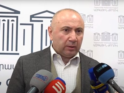 Депутат от оппозиции: Не следует вступать ни в антироссийское, ни в антизападное поле