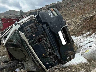На Тигранашенском серпантине грузовик сорвался в глубокий овраг