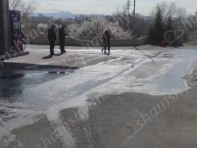 «Եռաբլուր»-ի հարևանությամբ գործող բենզալցակայանում դիզվառելիքի արտահոսք է սկսվել․ այն ողողել է ճանապարհը․ shamshyan.com