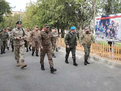 Военные атташе иностранных посольств посетили учебный центр имени маршала Баграмяна